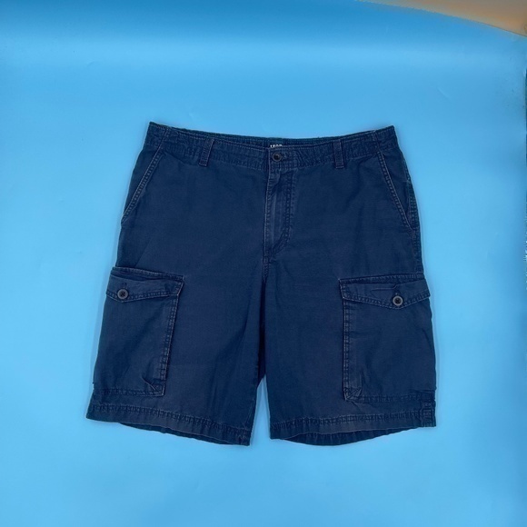 IZOD Saltwater Cargo Shorts - Picture 1 of 4